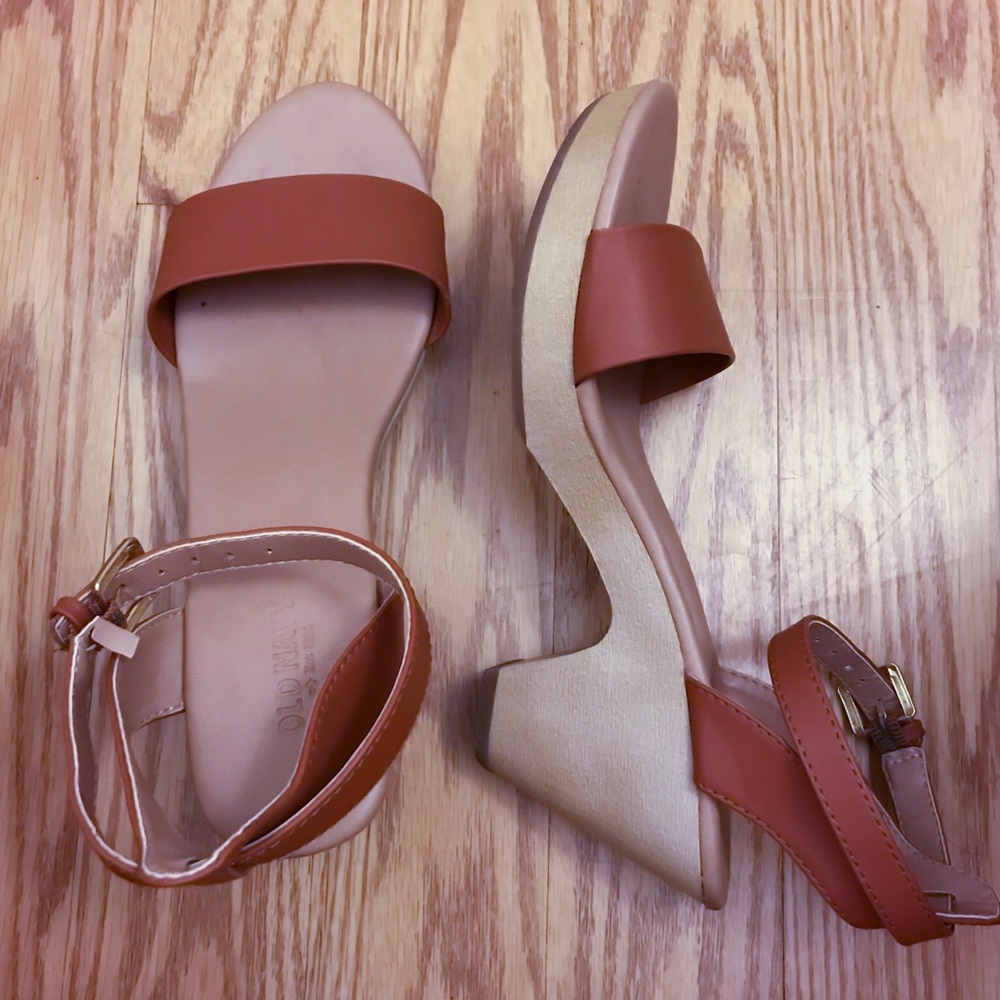 Strappy Synthetic Wood Low-Heel Sandals